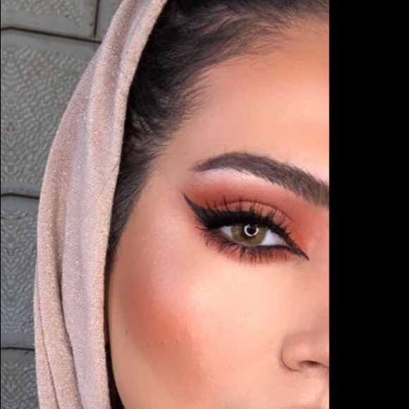 Bella Silky Gold - Picture 5 of 11